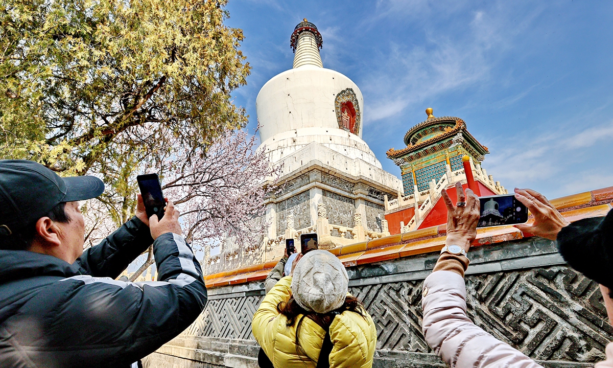 Mountain peach trees in Beihai Park in Beijing are in full bloom on March 16, 2026, attracting crowds of locals and visitors flocking to the park to enjoy spring, admire the flowers, and take photos. Photo: VCG