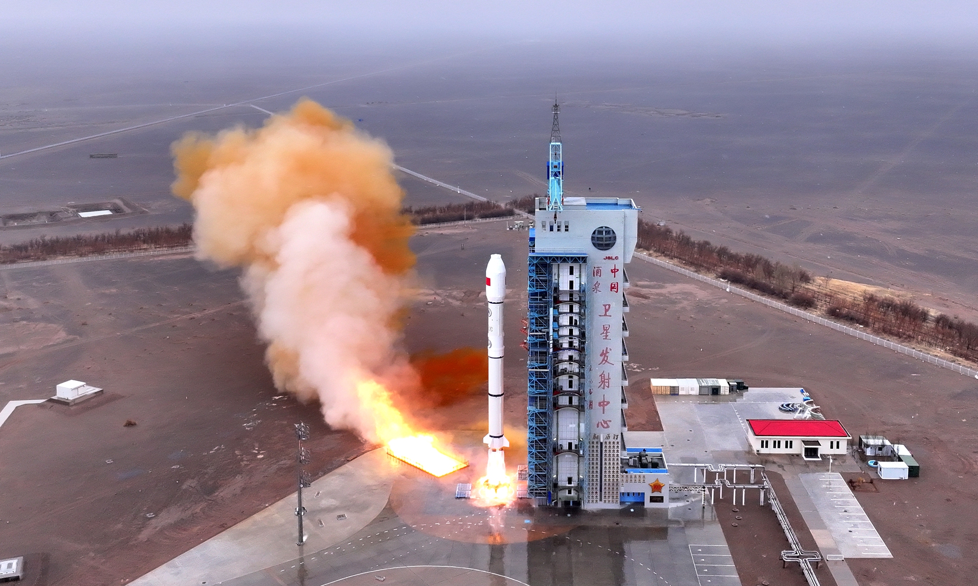 A Long March-2C carrier rocket, with the Yuanzheng-1S (Expedition-1S) upper stage attached to the rocket, carrying the Shiyan-33 satellite, blasts off from the Jiuquan Satellite Launch Center in northwest China, March 27, 2026. Launched at 12:11 p.m. (Beijing Time), the satellite has successfully reached its preset orbit. Photo: cnsphoto