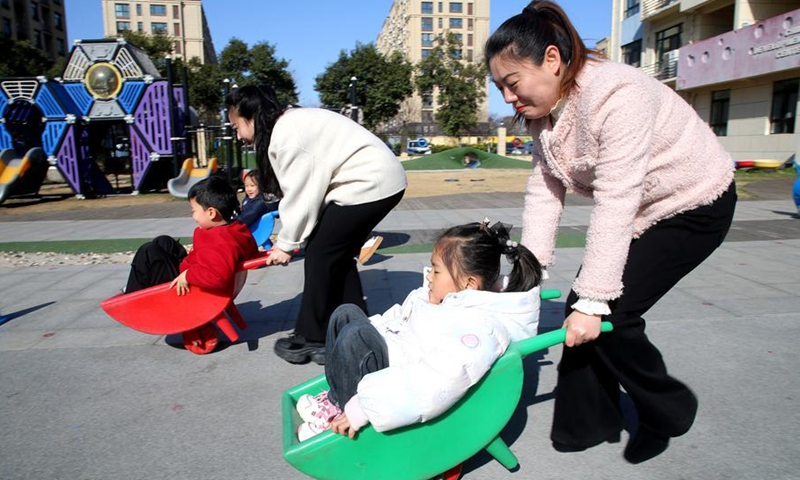 Children and their mothers attend a fun sports game at a kindergarten in Lianyungang City, east China's Jiangsu Province, March 8, 2026. (Photo by Wang Chun/Xinhua)
