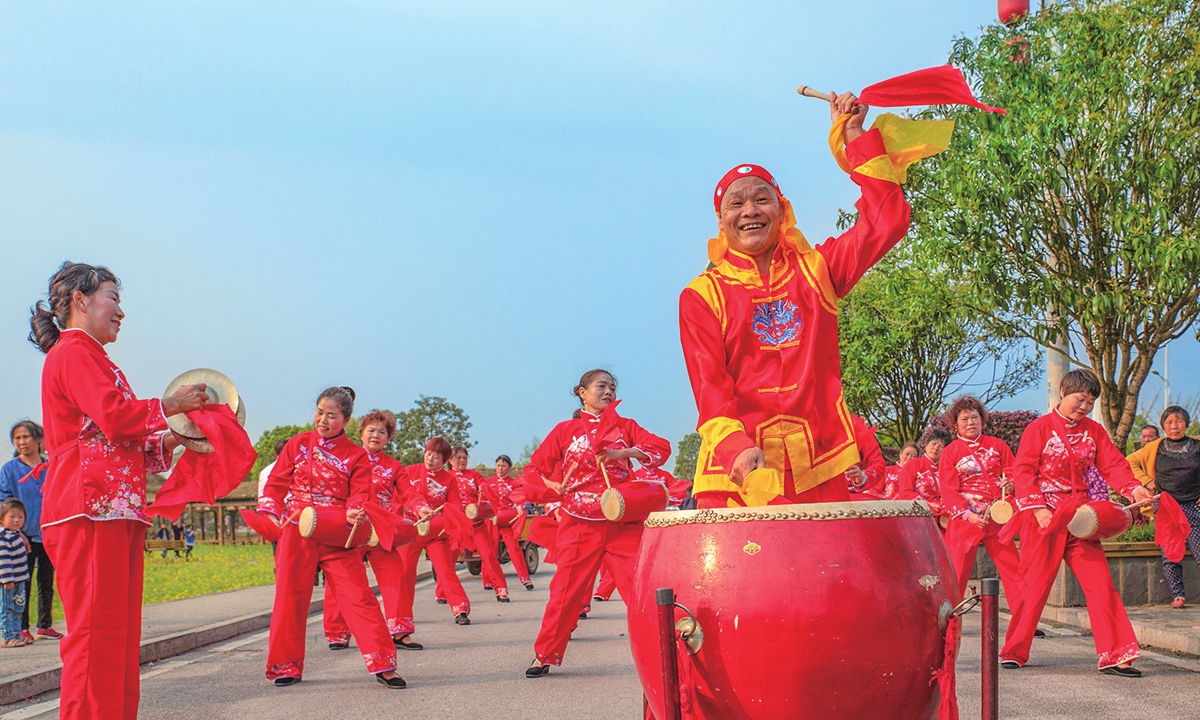 Performers give a drum performance at the Ganfenshe Festival in Anren county, Central China's Hunan Province, on March 20, 2025. 