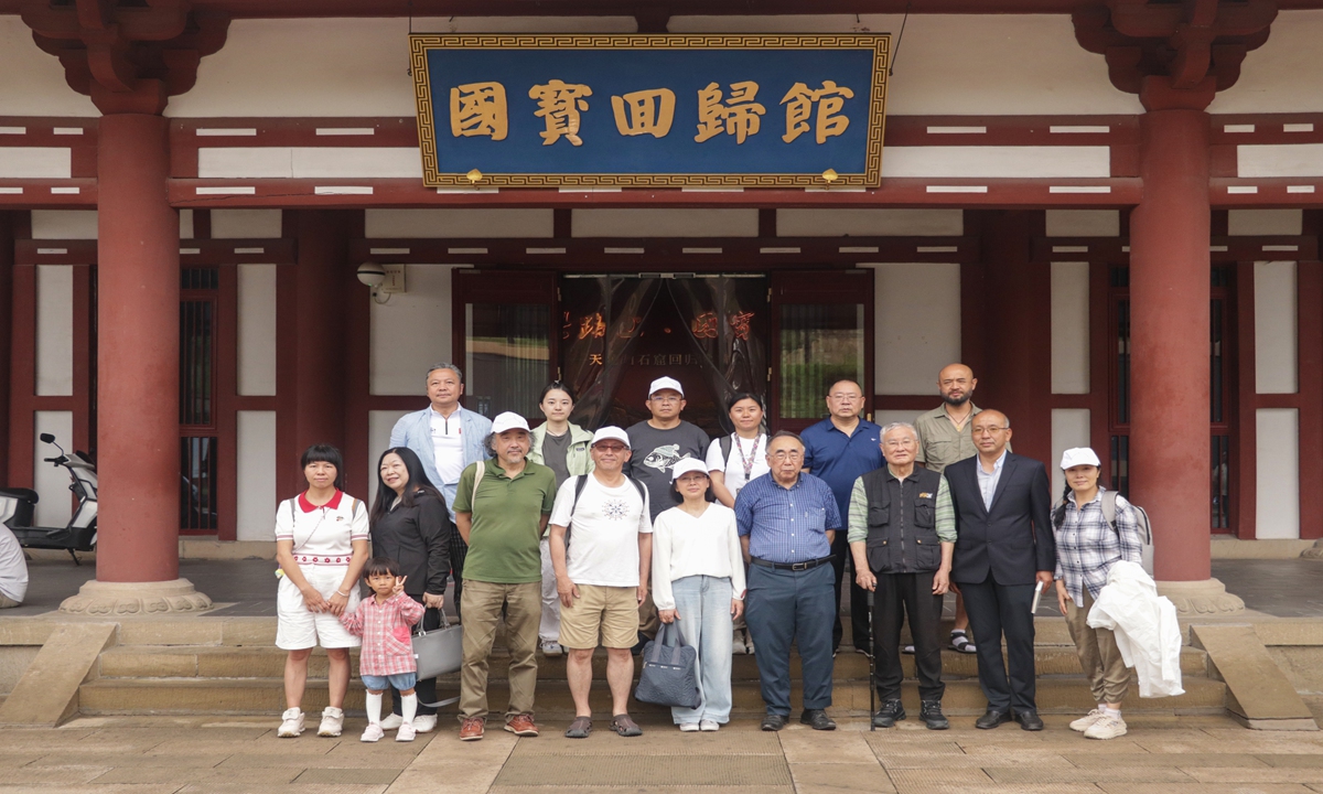 Members of Japanese civic group 
