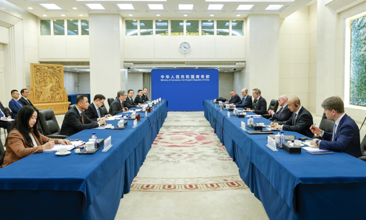 China's Minister of Commerce Wang Wentao holds a meeting on March 22, 2026, with representatives from Volkswagen AG, including Oliver Blume, chairman of the Board of Management of Volkswagen AG. Photo: The Ministry of Commerce