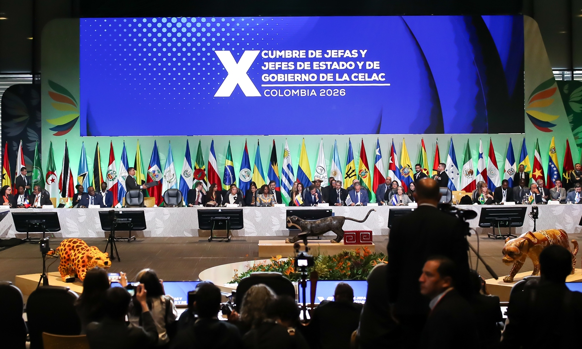 Uruguayan President Yamandu Orsi receives the CELAC Pro Tempore Presidency from Colombian President Gustavo Petro during the 10th summit of the Community of Latin American and Caribbean States (CELAC), which opened in Bogota, the capital of Colombia, on March 21, 2026. Photo: VCG