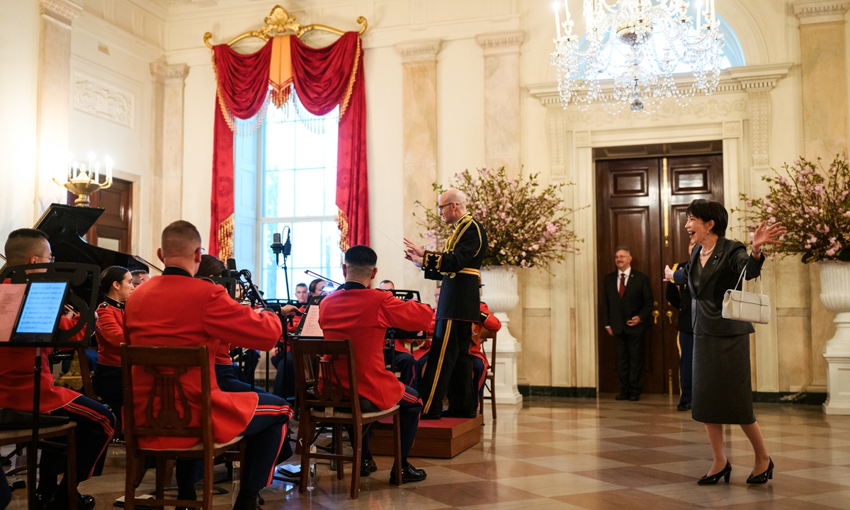Japanese Prime Minister Sanae Takaichi sings and dances before dinner with President Donald Trump in the State Dining Room of the White House, Thursday, March 19, 2026. Photo: VCG