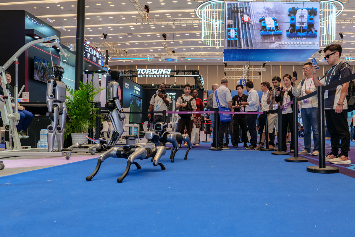 Robot dogs developed by MagicLab attract visitors' attention during the 138th Canton Fair in Guangzhou, South China's Guangdong Province, on October 17, 2025. Photo: VCG
