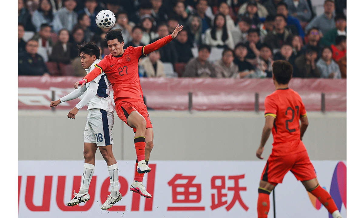 Chinese U23 team player Chen Zeshi (No.27) vies for the ball during the match against Thailand in Xi'an, Northwest China's Shaanxi Province, on March 25, 2026. Photos on this page: VCG