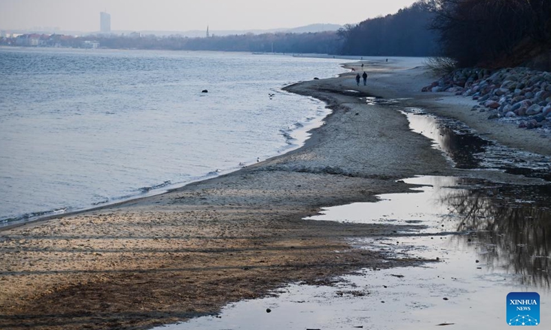 This photo shows the shoreline in a coastal village of Gdynia, Poland, on March 23, 2026. Gdynia, located on the Baltic coast, is an important port and seaside tourist city. Together with Gdansk and Sopot, it forms a large port city complex known as the Tricity. (Photo by Aleksy Witwicki/Xinhua)

