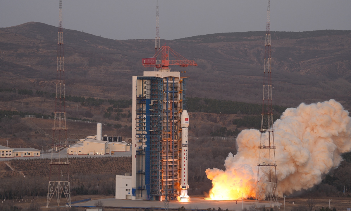 A Long March-2D carrier rocket carrying two new satellites blasts off from the Taiyuan Satellite Launch Center in North China's Shanxi Province on March 26, 2026. The rocket blasted off at 6:51 am (Beijing Time) and sent the pair of satellites, Siwei Gaojing-2 05 and Siwei Gaojing-2 06, into their preset orbit. It marked the 634th flight mission of the Long March carrier series rockets. Photo: VCG