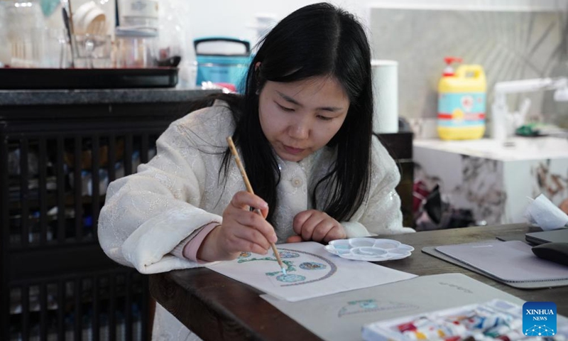 Hu Yunyue creates at the studio in Jingdezhen, east China's Jiangxi Province, March 11, 2026. (Xinhua/Zhou Mi)

