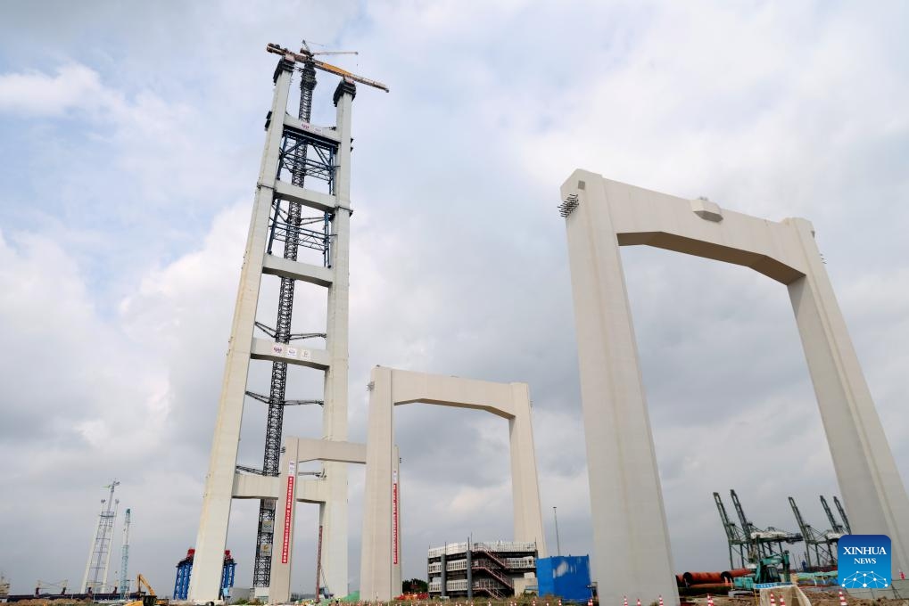 This photo taken on March 26, 2026 shows the east main tower of the Shiziyang grand bridge, a critical part of the Shiziyang Channel in south China's Guangdong Province.(Xinhua/Lu Hanxin)