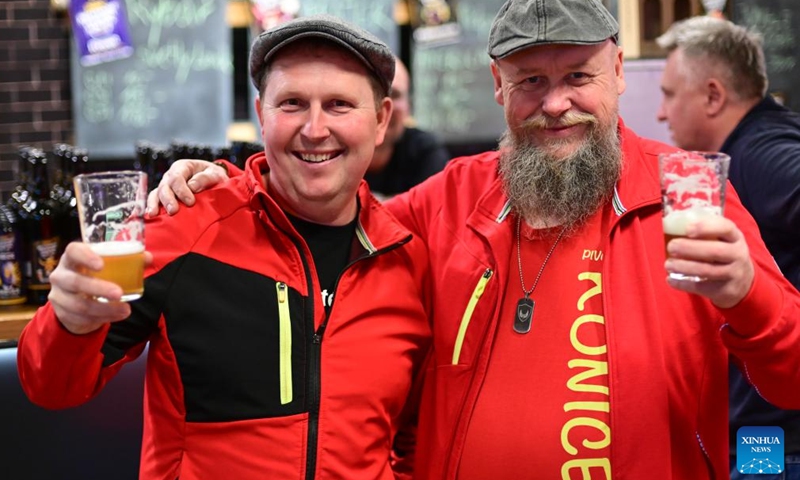 Visitors taste craft beer during the 21st Warsaw Beer Festival in Warsaw, Poland on March 26, 2026. The festival runs from March 26 to 28. (Photo by Aleksy Witwicki/Xinhua)

