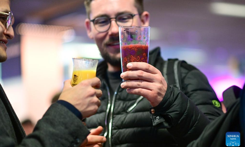 Visitors taste craft beer during the 21st Warsaw Beer Festival in Warsaw, Poland on March 26, 2026. The festival runs from March 26 to 28. (Photo by Aleksy Witwicki/Xinhua)

