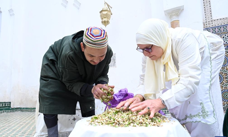 People make orange blossom water during the Zahria Festival in Marrakech, Morocco, March 27, 2026.
The 14th Zahria Festival is held here from March 22 to April 12, featuring traditional folk practices associated with orange blossom water production. This age-old heritage has been handed down through generations in the Marrakech region, which centers on the artful distillation process. (Photo by Aissa/Xinhua)