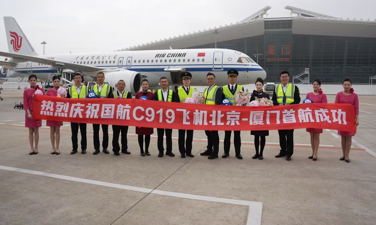 Air China crew members celebrate the maiden launch of the C919 aircraft on the Beijing-Xiamen route at Xiamen Gaoqi International Airport in Xiamen, East China's Fujian Province, on March 29, 2026. Photo: Courtesy of Air China