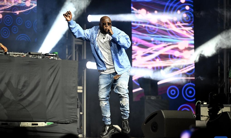 An artist performs at the Cape Town International Jazz Festival 2026 in Cape Town, South Africa, March 27, 2026.
The Cape Town International Jazz Festival 2026 kicked off on Friday night at the Cape Town International Convention Center.
This year's festival marked its 23rd edition, attracting over 40 local and international artists, as well as approximately 30,000 jazz enthusiasts. (Photo by Xabiso Mkhabela/Xinhua)