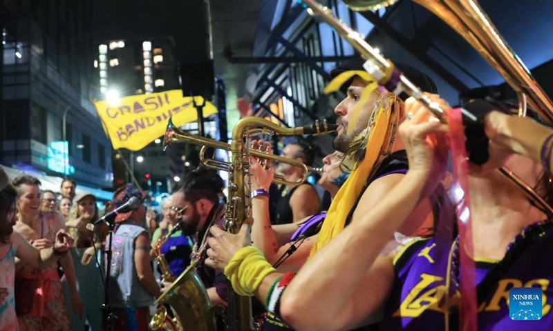 People perform during CubaDupa Festival in Wellington, New Zealand, March 28, 2026. (Photo by Meng Tao/Xinhua)