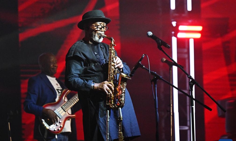 An artist performs at the Cape Town International Jazz Festival 2026 in Cape Town, South Africa, March 27, 2026.
The Cape Town International Jazz Festival 2026 kicked off on Friday night at the Cape Town International Convention Center.
This year's festival marked its 23rd edition, attracting over 40 local and international artists, as well as approximately 30,000 jazz enthusiasts. (Photo by Xabiso Mkhabela/Xinhua)