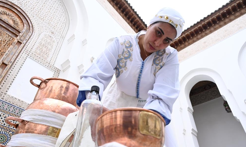 A woman makes orange blossom water during the Zahria Festival in Marrakech, Morocco, March 27, 2026.
The 14th Zahria Festival is held here from March 22 to April 12, featuring traditional folk practices associated with orange blossom water production. This age-old heritage has been handed down through generations in the Marrakech region, which centers on the artful distillation process. (Photo by Aissa/Xinhua)