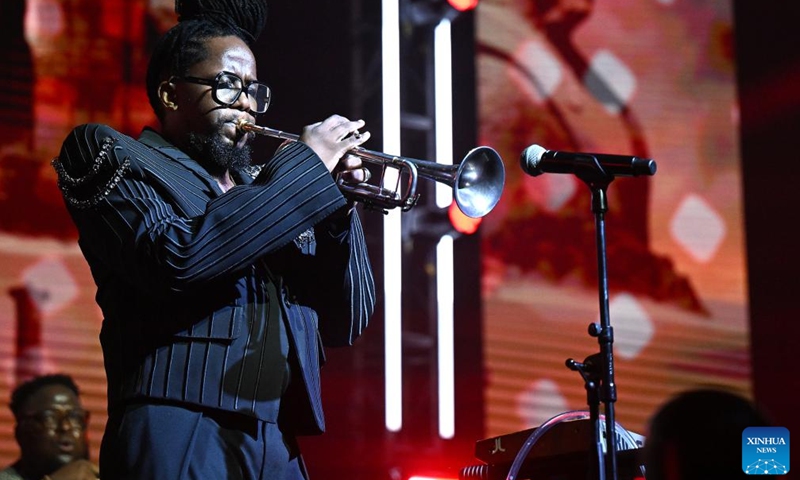 An artist performs at the Cape Town International Jazz Festival 2026 in Cape Town, South Africa, March 27, 2026.
The Cape Town International Jazz Festival 2026 kicked off on Friday night at the Cape Town International Convention Center.
This year's festival marked its 23rd edition, attracting over 40 local and international artists, as well as approximately 30,000 jazz enthusiasts. (Photo by Xabiso Mkhabela/Xinhua)