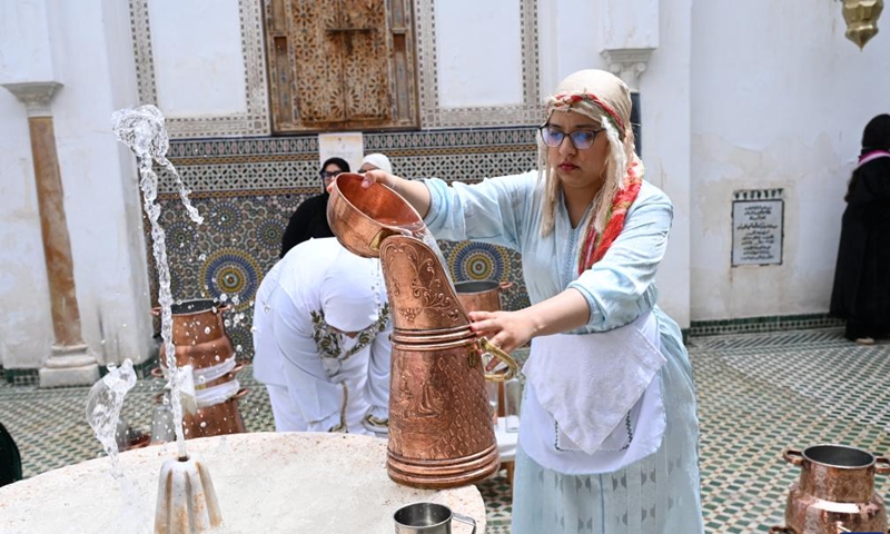 A woman makes orange blossom water during the Zahria Festival in Marrakech, Morocco, March 27, 2026.
The 14th Zahria Festival is held here from March 22 to April 12, featuring traditional folk practices associated with orange blossom water production. This age-old heritage has been handed down through generations in the Marrakech region, which centers on the artful distillation process. (Photo by Aissa/Xinhua)