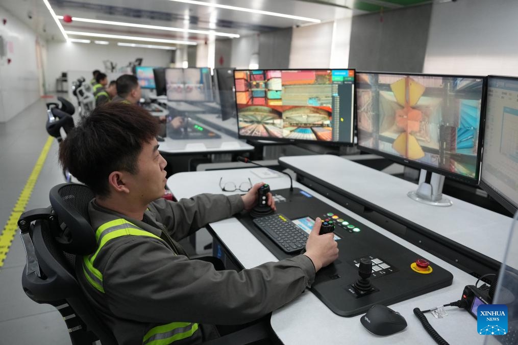 A staff member operates at the remote control center of a container terminal at Ningbo-Zhoushan Port, east China's Zhejiang Province, March 29, 2026. According to Ningbo-Zhoushan Port, from January to February 2026, the port handled 245 million tons of cargo, marking a year-on-year increase of 7.3 percent. Container throughput reached 7.987 million TEUs, up 19.8 percent year on year.

Currently, Ningbo-Zhoushan Port offers more than 300 container shipping routes linking over 700 ports in more than 200 countries and regions. (Xinhua/Huang Zongzhi)