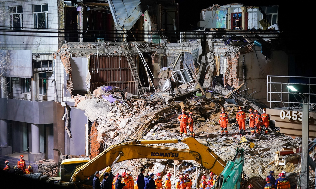 Rescue operations are underway at the site of a collapsed building in Hailin City, Northeast China's Heilongjiang Province, on Sunday night, March 29. Photo: VCG