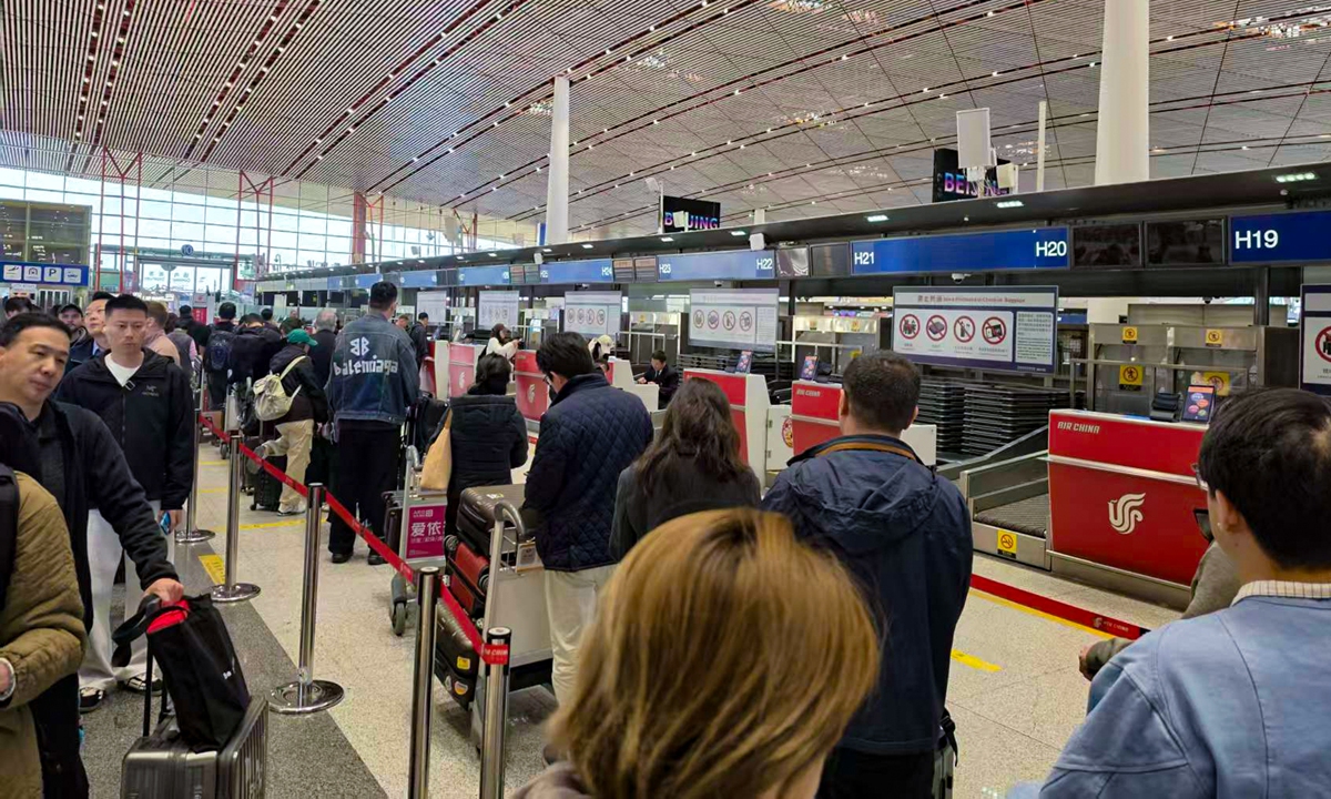 Passengers queue up at Check-in Counter H in Beijing Capital International Airport for Air China flight CA121. This flight marks the resumption of Air China's direct Beijing-Pyongyang route after a six-year hiatus. Photo: VCG