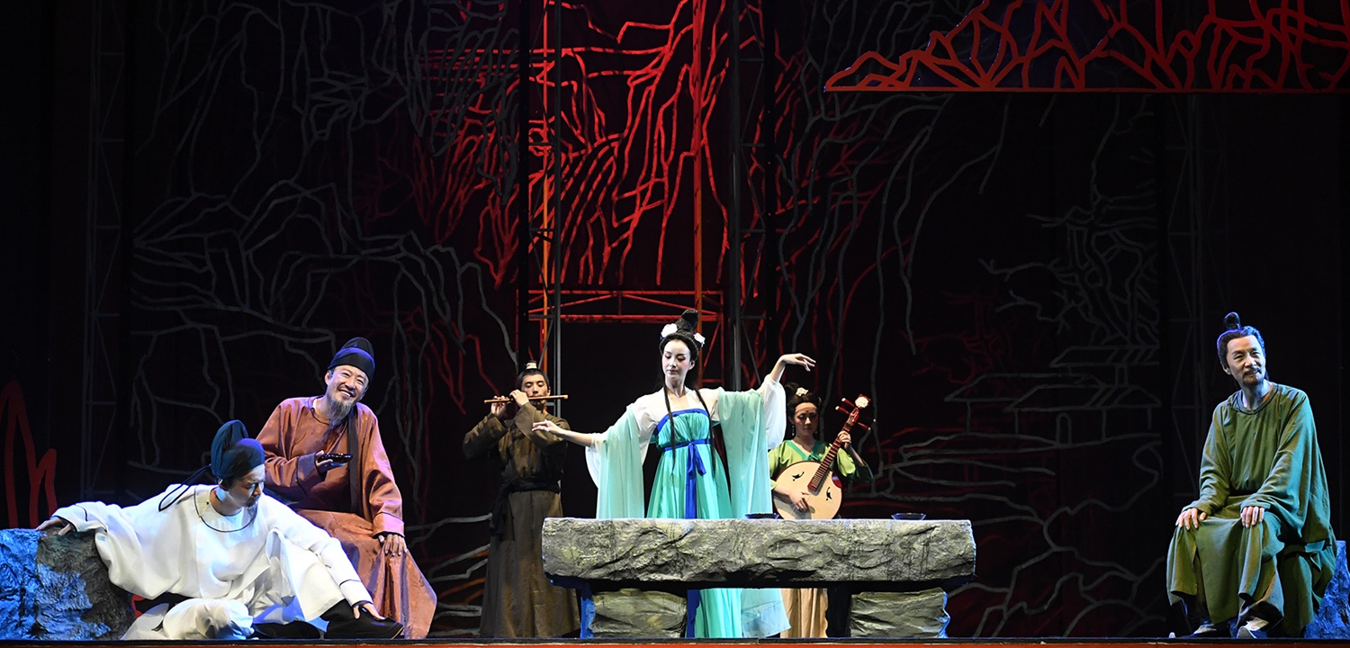 A stage photo of the stage drama Du Fu Photo: IC