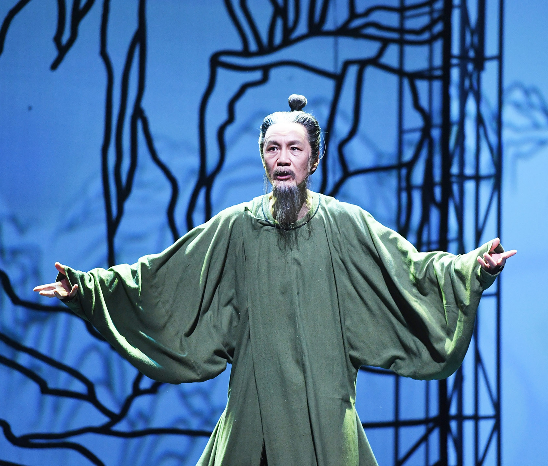 Feng Yuanzheng plays the character of Du Fu in the stage drama Du Fu. Photo: VCG