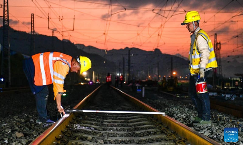 Railway workers are busy at the upgrade project of Lyuyinhu station along the south-to-north extension line of Weng'an-Machangping Railway in southwest China's Guizhou Province, March 30, 2026.(Xinhua/Yang Wenbin)