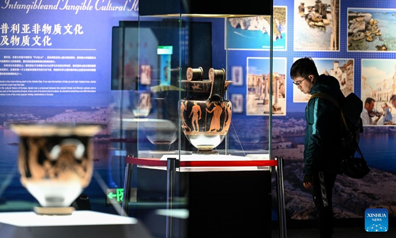 A visitor views exhibits during the Myth on Pottery exhibition at Ningxia Museum in Yinchuan, northwest China's Ningxia Hui Autonomous Region, March 27, 2026. (Xinhua/Feng Kaihua)