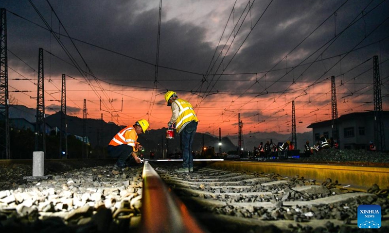 Railway workers are busy at the upgrade project of Lyuyinhu station along the south-to-north extension line of Weng'an-Machangping Railway in southwest China's Guizhou Province, March 30, 2026.(Xinhua/Yang Wenbin)