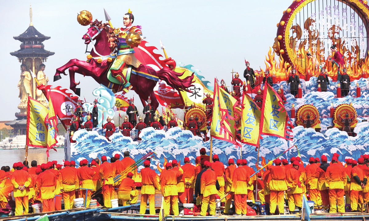 A scene at the Qintong Boat Festival Photo: VCG 