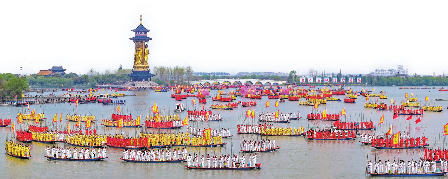 People prepare for boat races during the Qintong Boat Festival in Taizhou, East China's Jiangsu Province. Photo: Courtesy of local authorities in the Jiangyan district, Taizhou, Jiangsu Province
