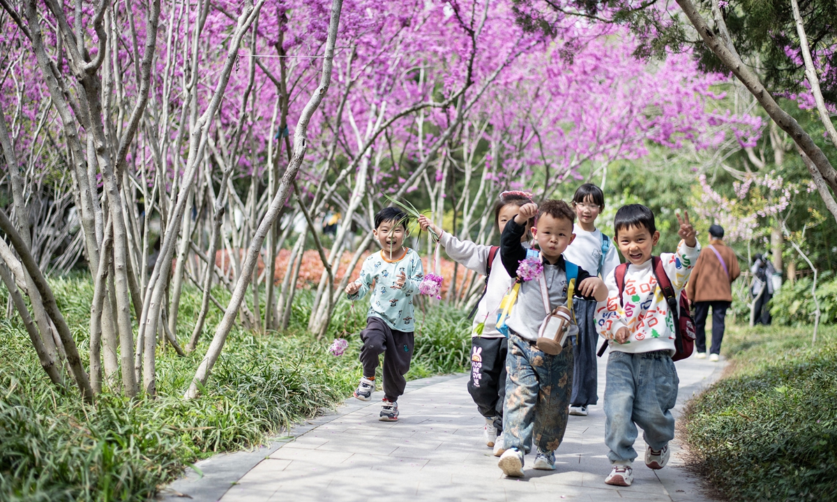 A group of children, led by their teachers, take a spring outing in Xiangshan National Forest Park, Huaibei, Anhui Province, on April 2, 2026. Photo: VCG
