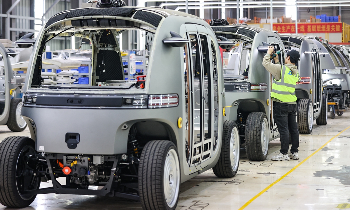 A worker assembles driverless minibuses at a plant in Guiyang, Southwest China's Guizhou Province on April 2, 2026. According to predictions from industry organizations, the total value of China's shared mobility market will reach 2.25 trillion yuan ($327.4 billion) by 2030. Photo: VCG