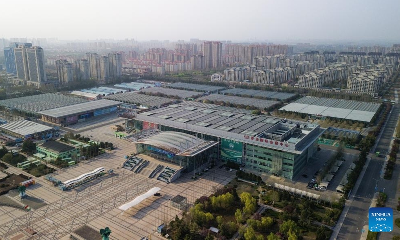 An aerial drone photo taken on April 1, 2026 shows the venue of the upcoming 27th China (Shouguang) International Vegetable Science and Technology Expo in Shouguang, east China's Shandong Province. The 27th China (Shouguang) International Vegetable Science and Technology Expo has entered its final stage of preparation. Scheduled from April 20 to May 30, this year's expo will showcase over 2,600 varieties of vegetables. (Xinhua/Xu Suhui)

