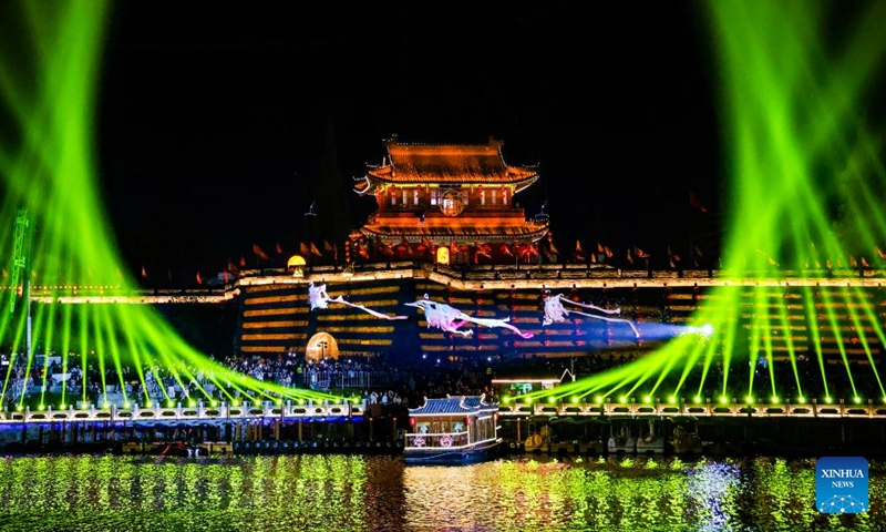 A performance is staged outside the Jingzhou ancient city in Jingzhou, central China's Hubei Province, April 3, 2026. The performance aiming at boosting spring cultural tourism was staged here on the evening of Friday, attracting lots of visitors. (Photo by Xiao Qi/Xinhua)