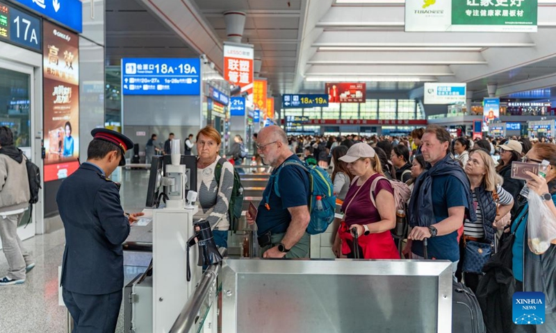 Foreign passengers check in at Guiyang North Railway Station in Guiyang, southwest China's Guizhou Province, April 3, 2026. (Photo by Long Jianrui/Xinhua)
