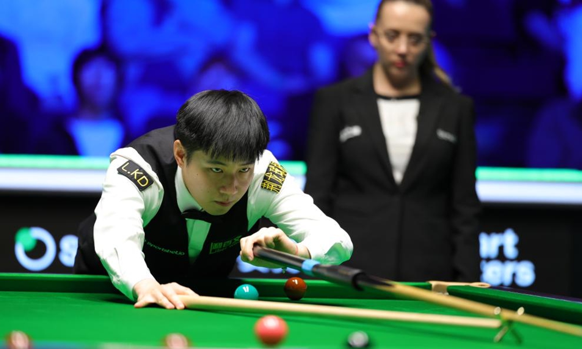 Zhao Xintong of China competes during the final between Zhao Xintong of China and Judd Trump of England at the 2026 Snooker Tour Championship in Manchester, Britain, April 5, 2026. (Photo by Zhai Zheng/Xinhua)

