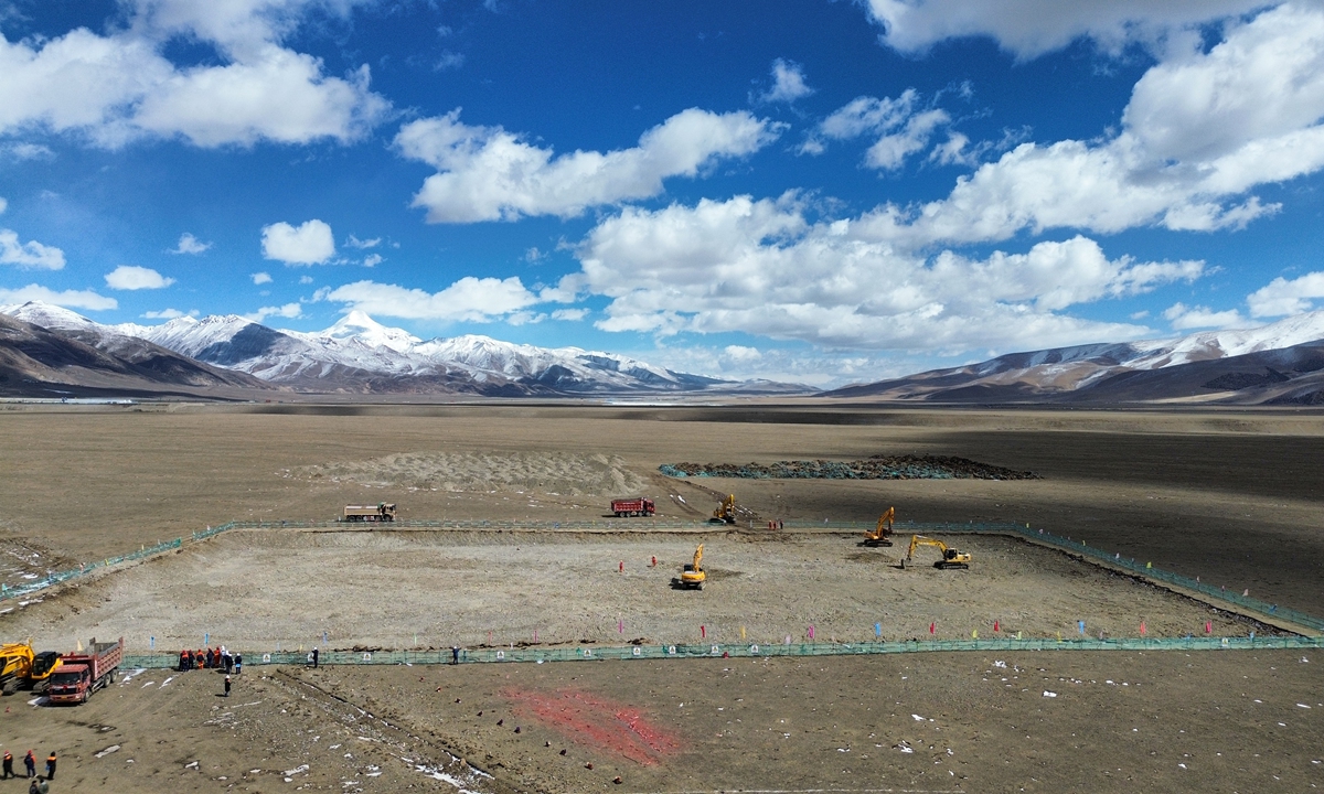 Construction site of the 50-MW concentrated solar power project in Wumatang township, Damxung County, Lhasa, Southwest China's Xizang Autonomous Region  File photo: courtesy of China General Nuclear