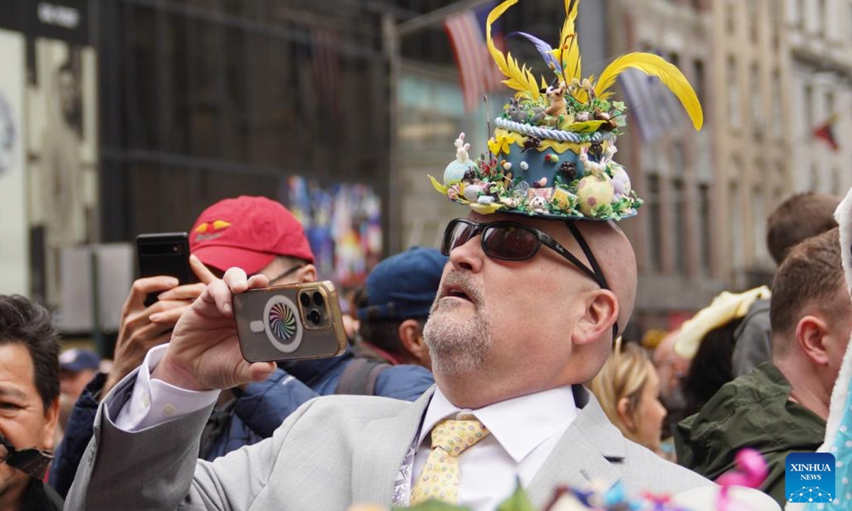 A man attends the Easter Parade and Bonnet Festival in New York, the United States, on April 5, 2026. The annual Easter Parade and Bonnet Festival was held in New York City on Sunday, attracting thousands of visitors to see extravagant, hand-crafted hats to celebrate Easter and greet spring. (Xinhua/Zhang Fengguo)