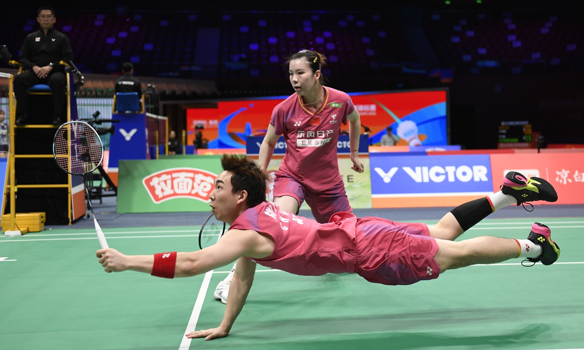 Chinese mixed doubles pair Guo Xinwa (front) and Chen Fanghui compete in their 21-17, 21-18 win against Chinese Taipei's Wu Guan-xun and Lee Chia-hsin at the 2026 Badminton Asia Championships in Ningbo, East China's Zhejiang Province, on April 7, 2026. The tournament is being held April 7-12. Photo: VCG