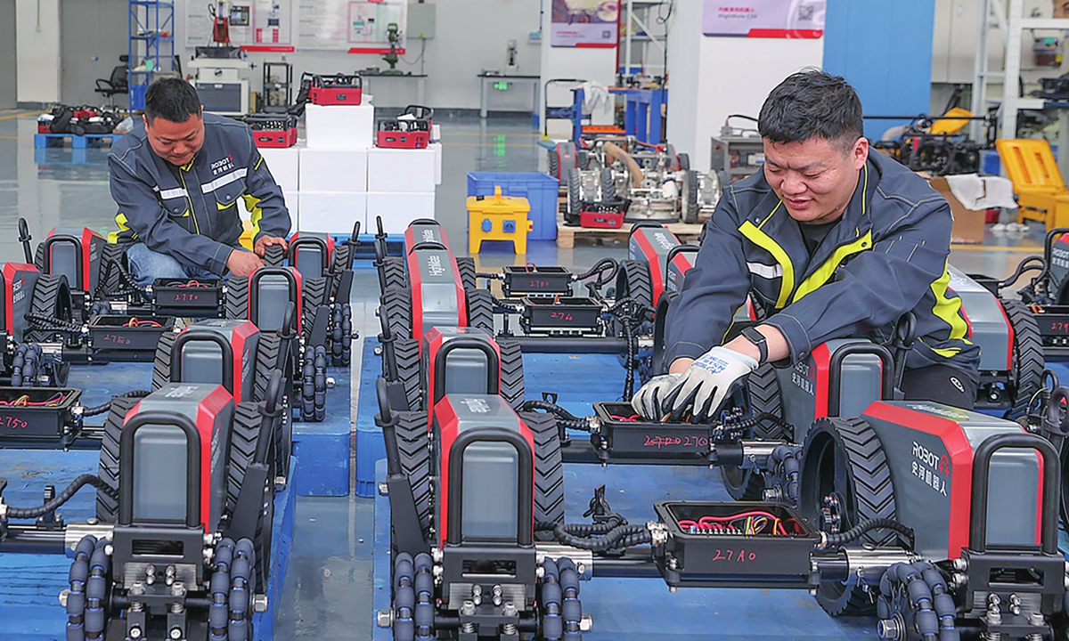Workers assemble and test industrial intelligent robots in a robot workshop in Jiujiang, East China's Jiangxi Province, on April 7, 2026. As one of China's first high-altitude robot producers, the firm develops and sells intelligent robots used in the shipbuilding, chemical, and energy sectors. These are exported to countries including Russia, Singapore, and Vietnam. Photo: VCG