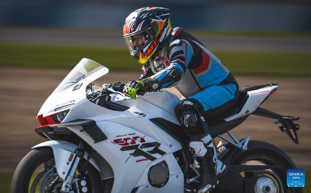 Zhang Xue test-drives a motorcycle at Zhuhai International Circuit in Zhuhai, south China's Guangdong Province, on Jan. 16, 2025. (Xinhua)