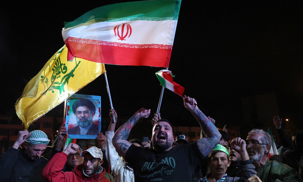 Iranian people react after the ceasefire announcement at the Enqelab square, in Tehran, on April 8, 2026. Photo: AFP