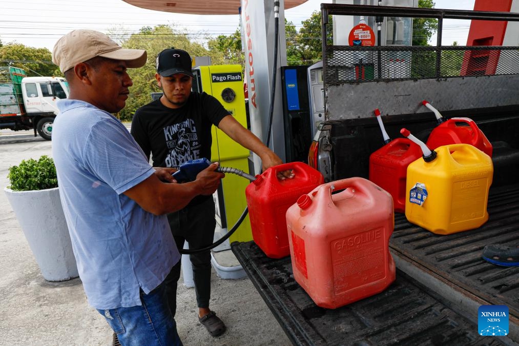 A man fills up fuel containers at a gas station in Panama City, Panama, April 6, 2026. Due to the tensions in the Middle East, fuel prices in Panama have continued to rise, and the maximum fuel price limit has been constantly raised. (Photo by Daniel Gonzalez/Xinhua)