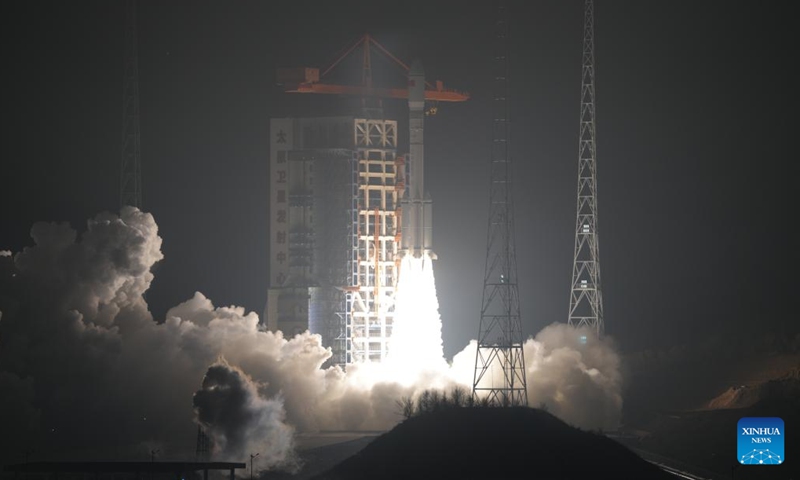 A modified Long March-6 carrier rocket carrying a new satellite group blasts off from the Taiyuan Satellite Launch Center in north China's Shanxi Province, on April 9, 2026. China sent a new satellite group into space from the Taiyuan Satellite Launch Center on Thursday. The satellite group, the 21st group of low-orbit internet satellites, was launched at 3:38 a.m. (Beijing time) aboard a modified Long March-6 carrier rocket and has entered its preset orbit. (Photo by Wang Yapeng/Xinhua)

