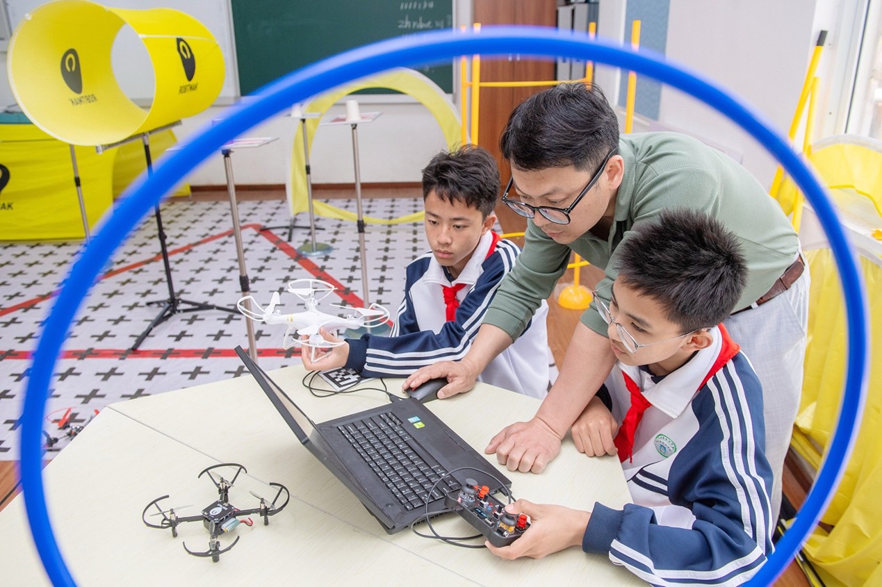Students practice drone programming at a middle school in Changxing county, Huzhou city, East China’s Zhejiang Province. Photo: VCG