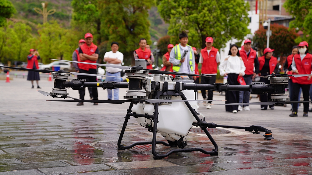 Trainees learn to operate drones at a vocational skills training program in Yiliang county, in the city of Zhaotong in Southwest China's Yunnan Province, on April 14, 2026. The training program aims to expand new application scenarios for the low-altitude economy and boost county-level economic development. Photo: VCG